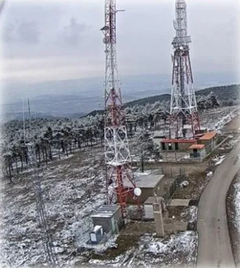 Torres repetidoras propias de Alkiwalki en un monte nevado